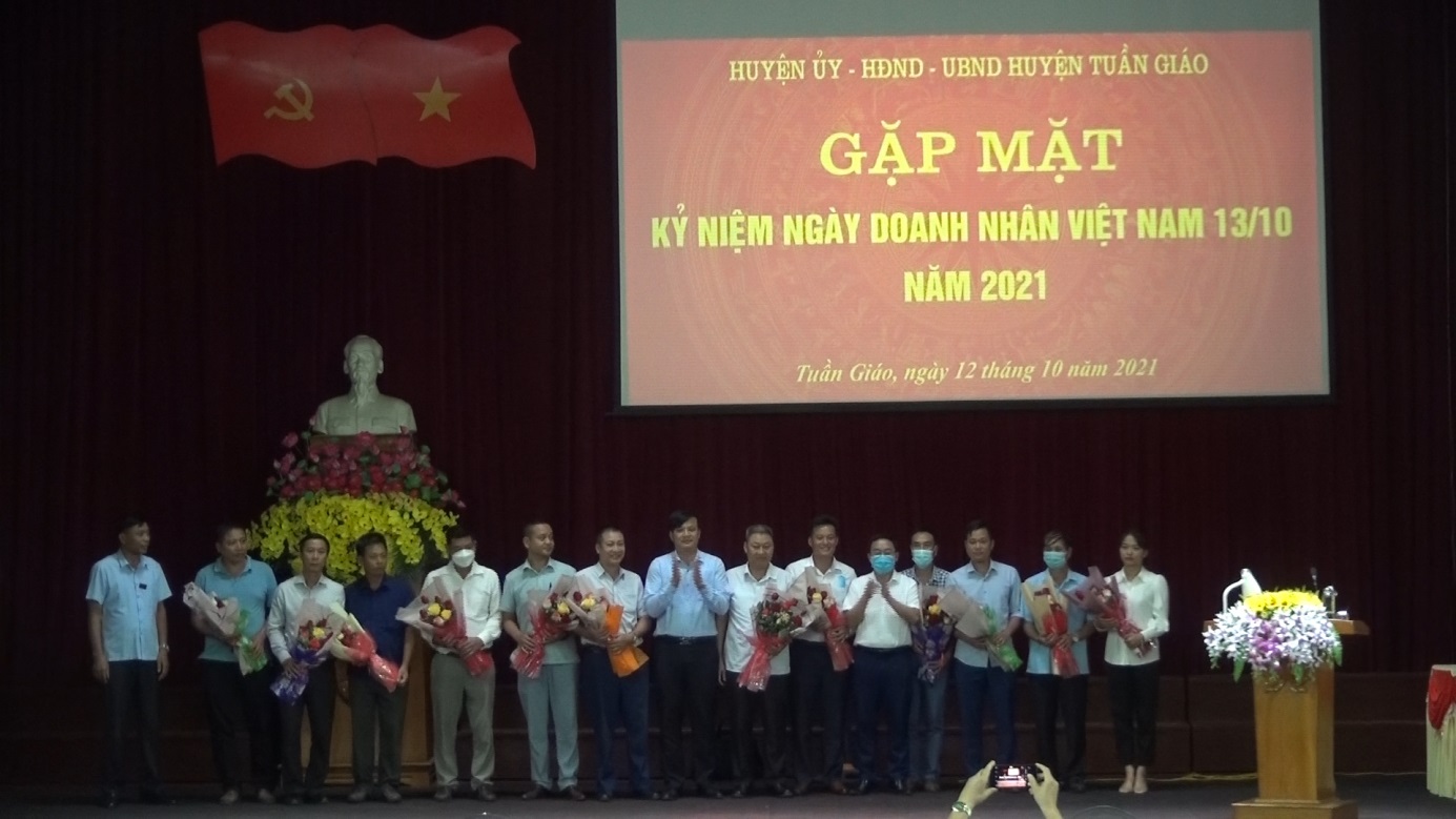 hình bầu cua tôm cá

: Tổ chức gặp mặt nhân kỷ niệm Ngày Doanh nhân Việt Nam