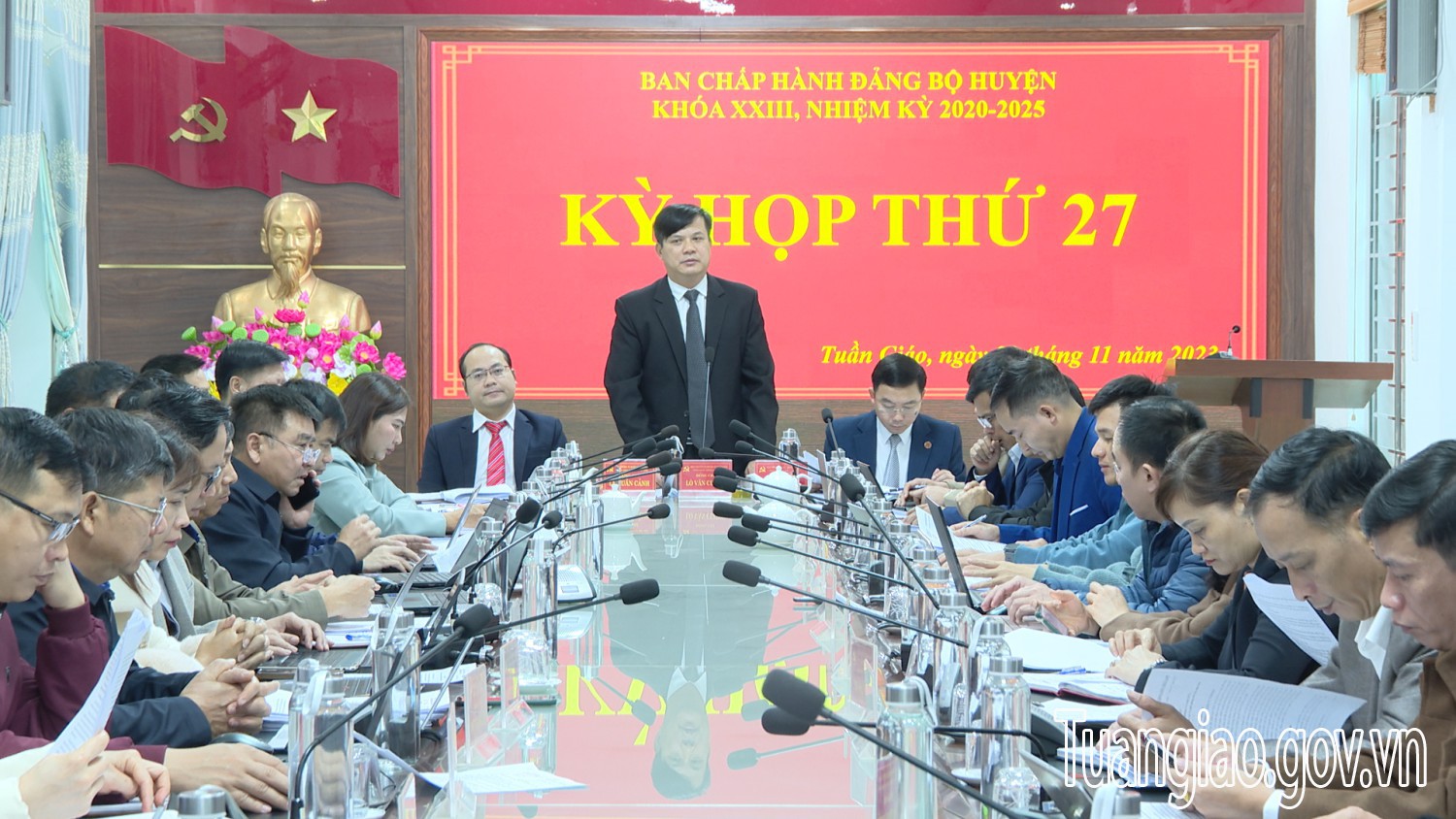 BCH Đảng bộ hình bầu cua tôm cá
, khoá XXIII, nhiệm kỳ 2020-2025 tổ chức kỳ họp thứ 27 mở rộng