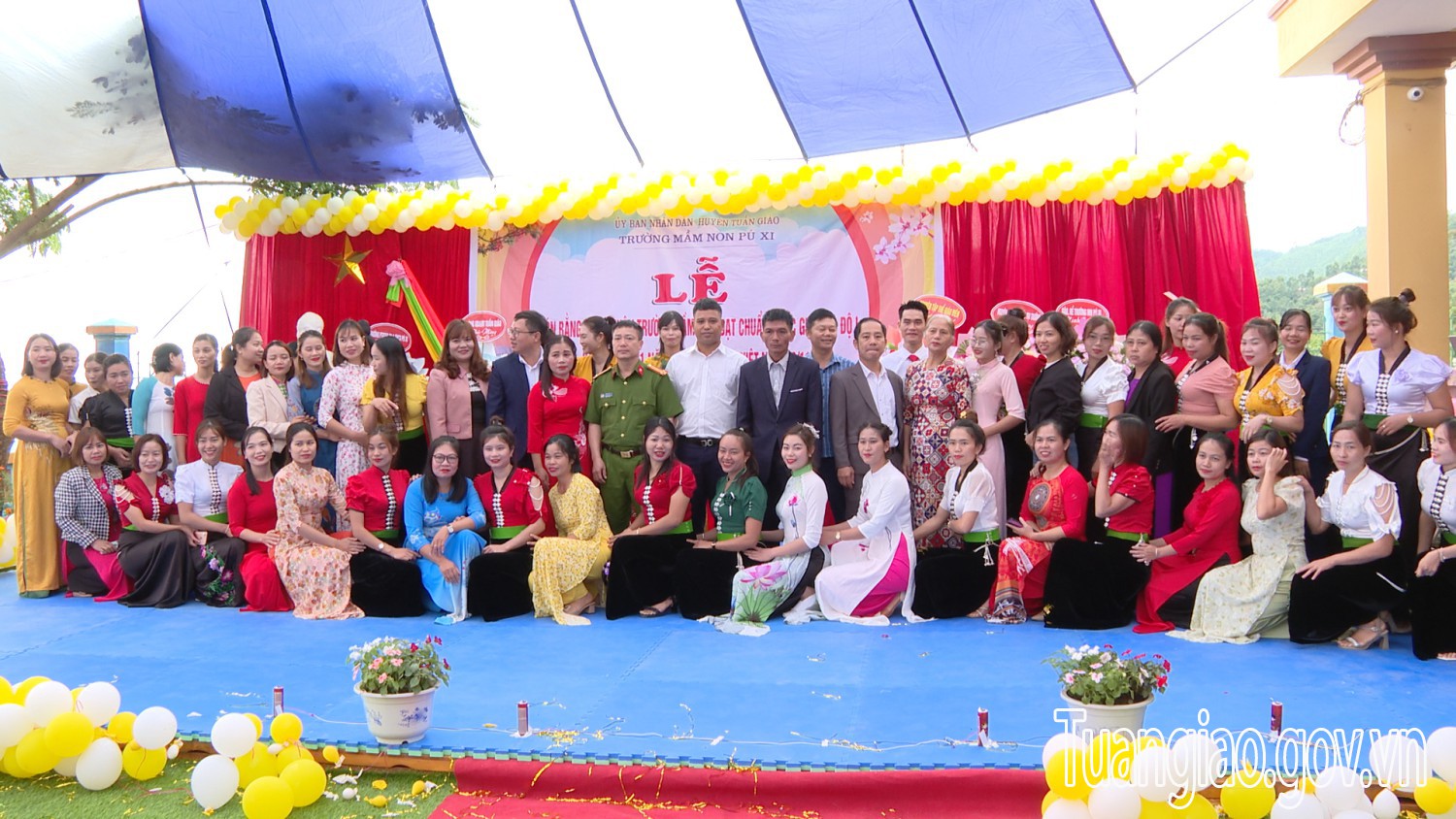 Trường Mầm non Pú xi tổ chức lễ đón bằng công nhận trường Mầm non đạt chuẩn quốc gia mức độ 1 và kỷ niệm 41 năm ngày nhà giáo Việt Nam 20/11