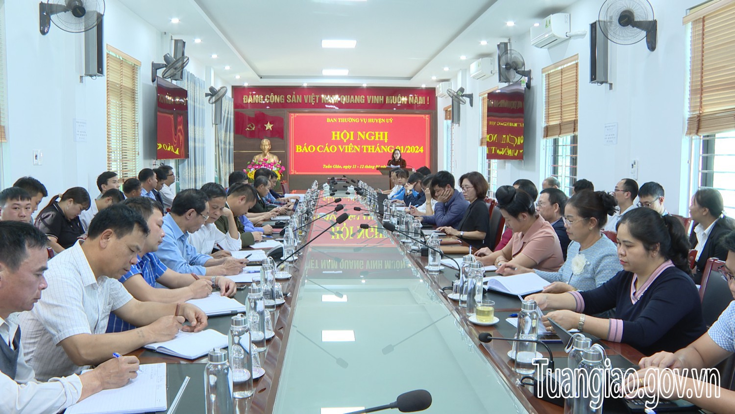 Huyện ủy Tuần Giáo tổ chức Hội nghị Báo cáo viên cấp huyện tháng 01.2024
